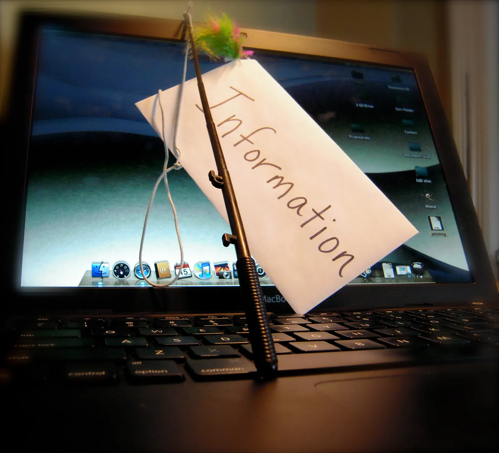 Immagine di copertina per GoPhish alternative in 2026: safer phishing simulations without running an attack toolkit